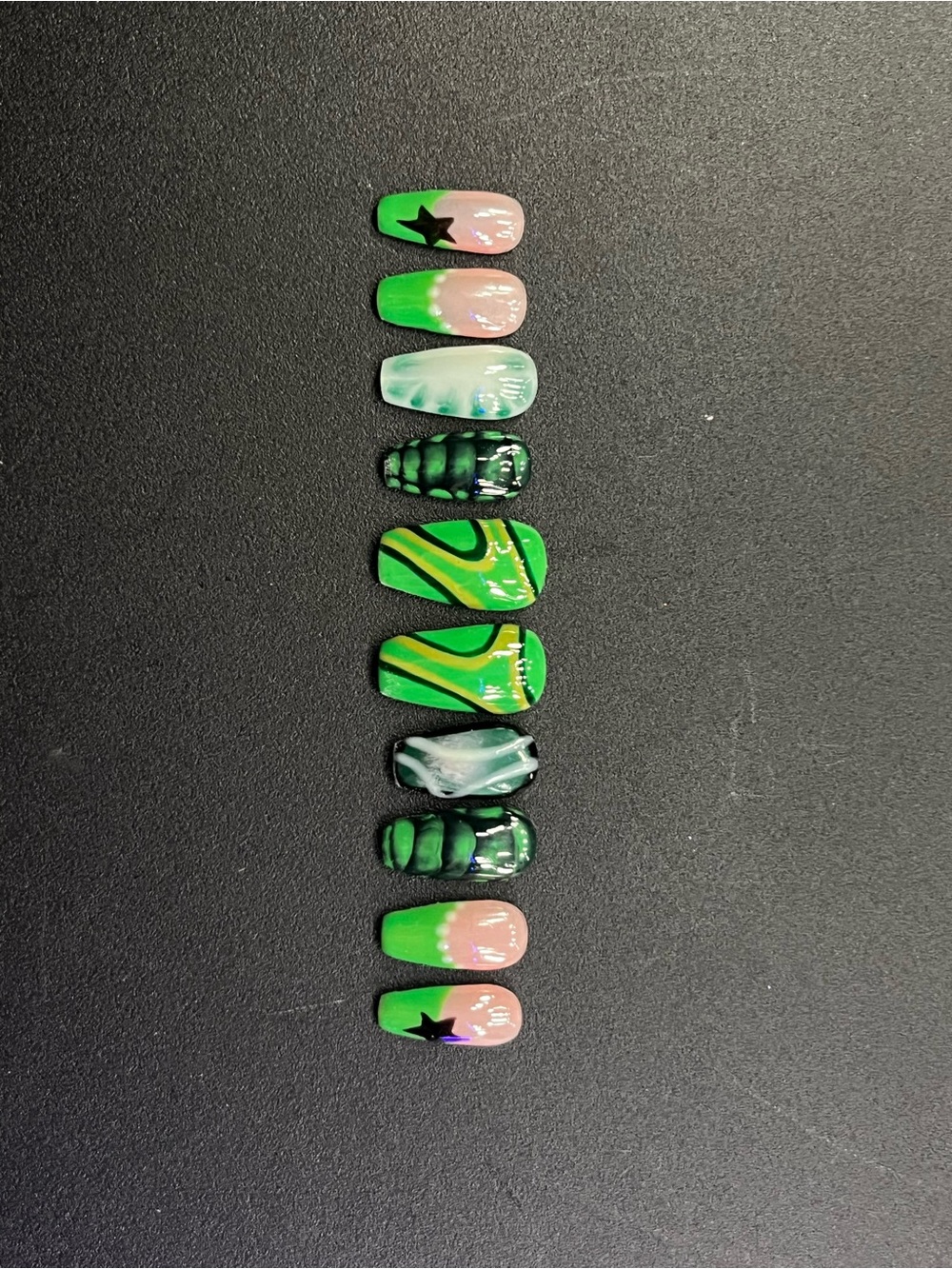 Green Accent Press-On Nails Set